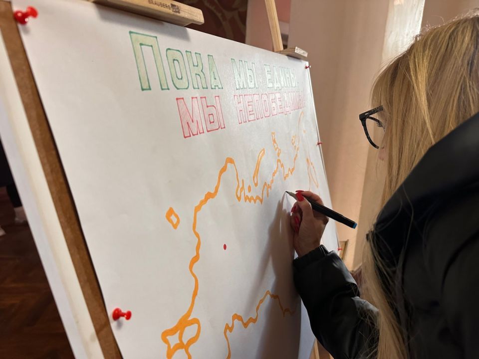 4 ноября в Краснодоне состоялась праздничная акция, организованная отделом спорта и молодёжи Администрации и посвящённая Дню народного единства!