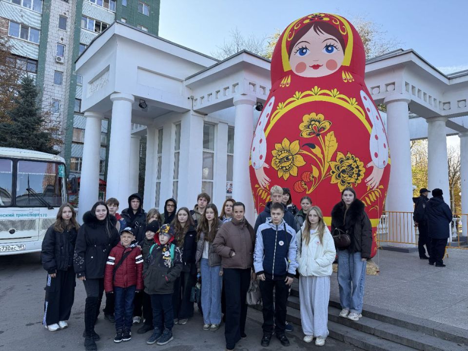 Молодежь Перевальска приняла участие в республиканских гуляниях, посвященных Дню народного единства