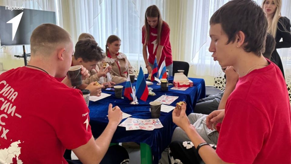 Сила в единстве. В преддверии Дня народного единства на базе Меловского Дома культуры прошёл интеллектуальный квиз «Марафон культур»