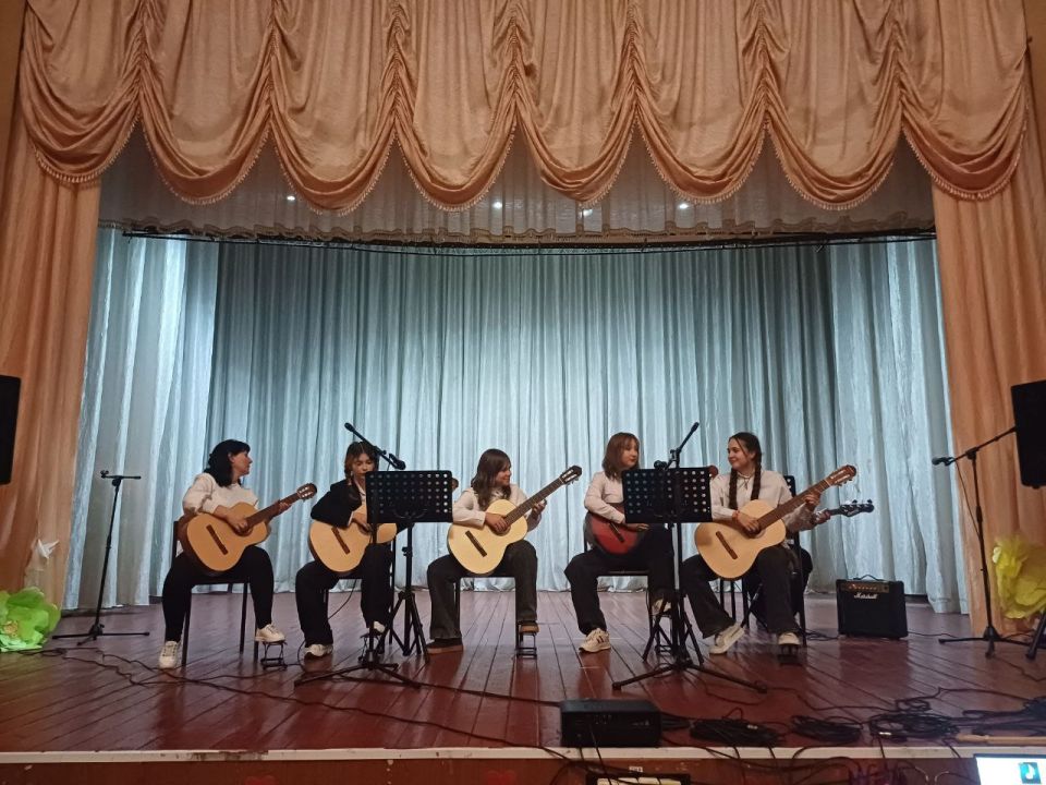 В Зоринском Доме культуры «Шахтер» прошла праздничная программа "Единство в нас", посвященная Дню народного единства