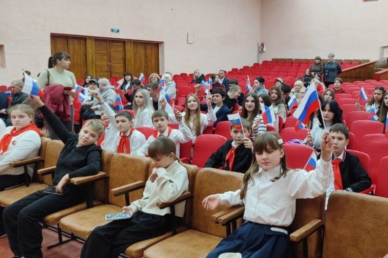 Учащиеся 4–11 классов посетили лекторий «Служение Отечеству: от поколения к поколению»