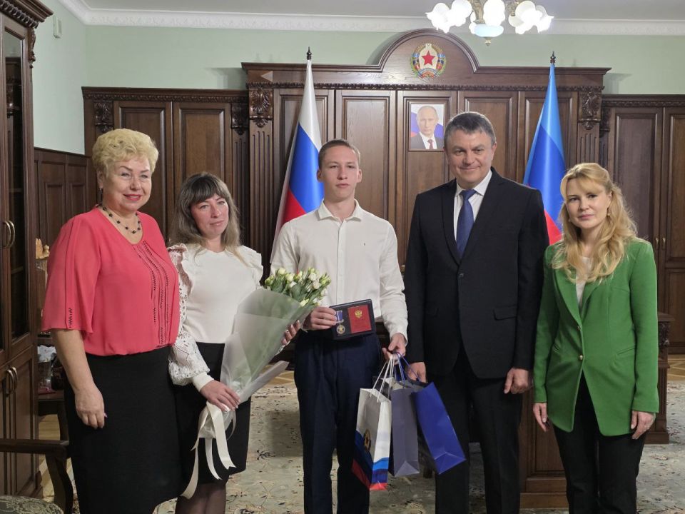 Дарья Лантратова: Семнадцатилетний Игорь Заворотнюк из поселка Ольховое ЛНР — настоящий юный герой