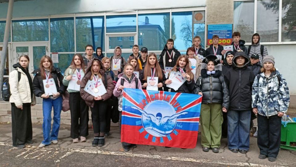 «Олимпийские надежды». С 31 октября по 1 ноября в Луганске проходили Республиканские соревнования по плаванию «Олимпийские надежды». Юные спортсмены 10 городов Республики сражались за звание лучших пловцов