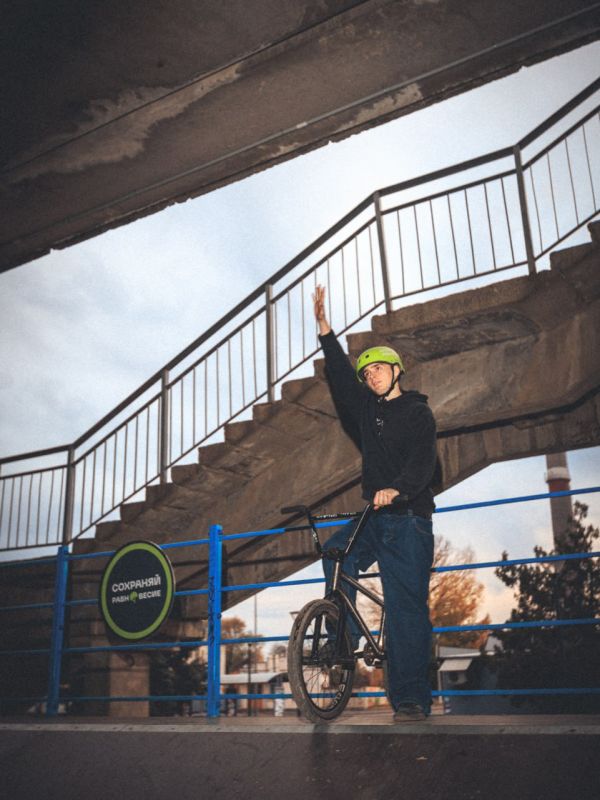 Кататься – это классно. 4 ноября у Дома молодёжи прошёл Фестиваль детской безопасности и культуры разумного экстрима «Скейт-парк – второй дом» – часть регионального тура Школы разумного экстрима «Равновесие» при грантовой...