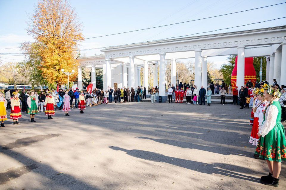4 ноября сотрудники Райгородского СДК в День народного единства в луганском парке им. М. Горького приняли участие в масштабном культурном мероприятии