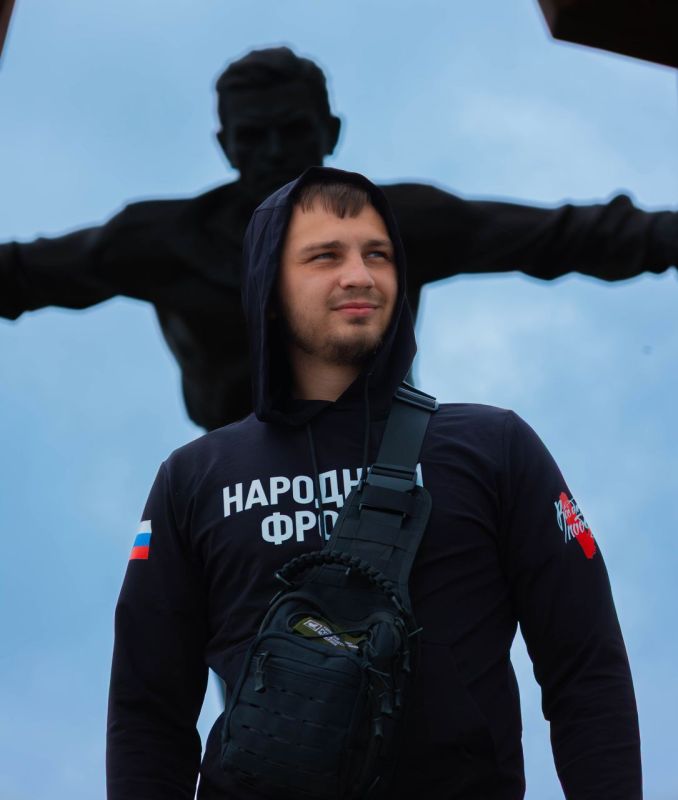 Голосуем за своих!. Стартовало народное голосование IV Всероссийской премии «Голос Героев» - и среди номинантов в категории «Герои медиа» наш коллега, зоркий объектив гуманитарной миссии Молодёжки Народного фронта Иван...