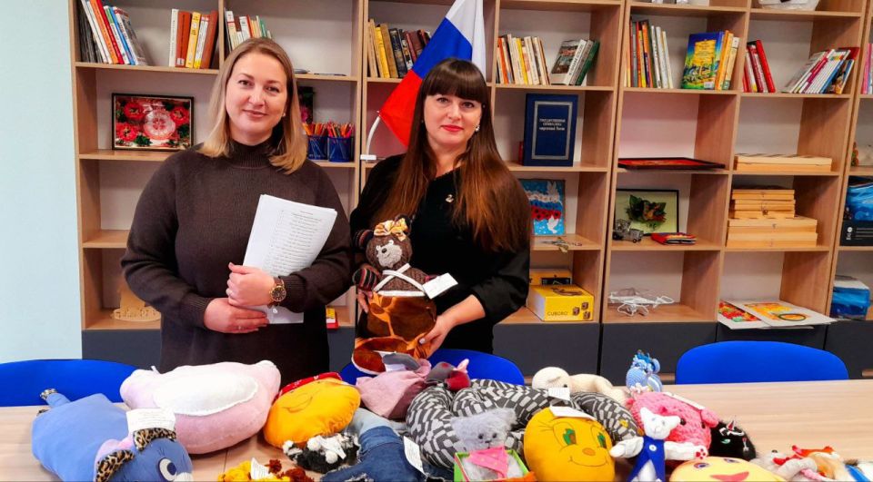 В ГБУ ДО ЛНР «Беловодский районный центр детского и юношеского творчества» прошёл муниципальный этап Республиканской выставки-конкурса "В мире игрушек"