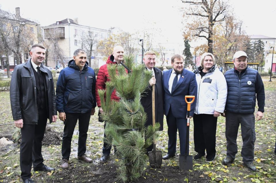 Коллектив Луганской академической филармонии поддержал всероссийскую акцию «Сад памяти»