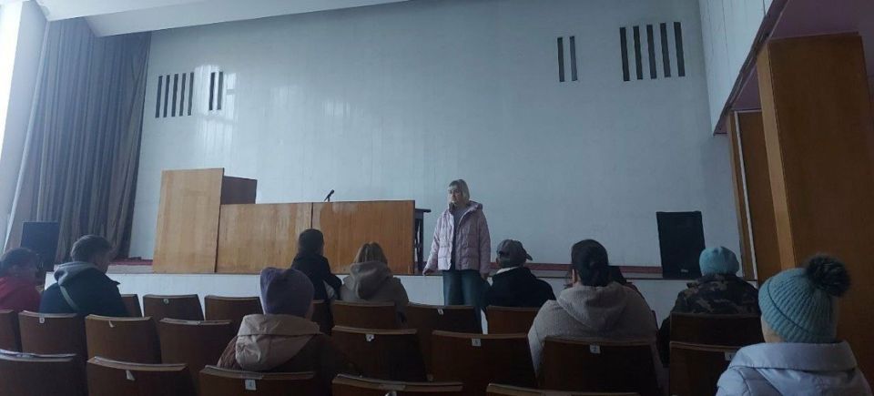 Во время проведения заседания комиссии по делам несовершеннолетних и защите их прав, специалистами центра занятости проведено важное мероприятие, для детей и родителей, приглашенных на заседание