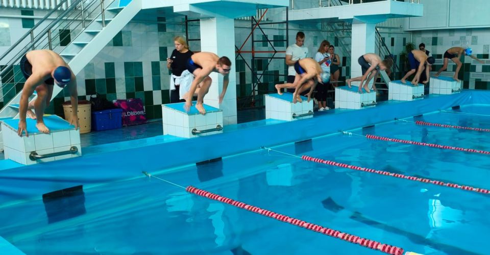 Ко Дню народного единства в Спортивном комплексе - Антрацит прошло физкультурное мероприятие по плаванию, в котором приняли участие спортсмены Антрацитовской спортивной школы