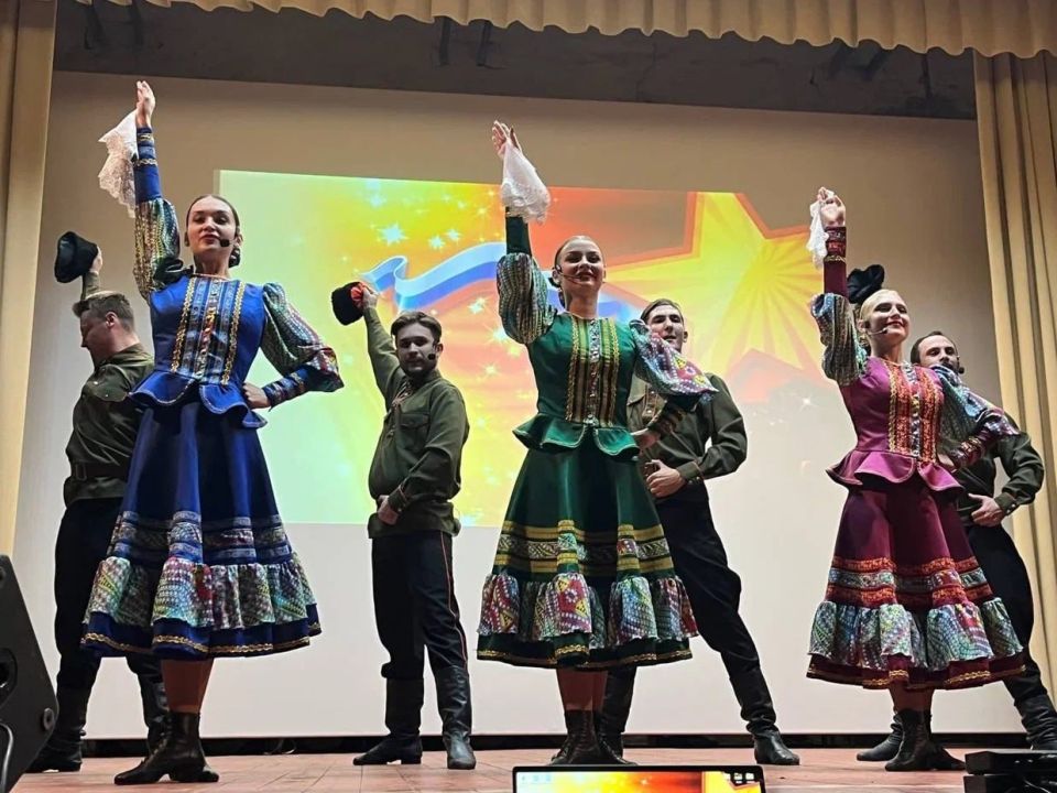 В Доме культуры Петровки в рамках акции «Искусство без границ» прошла программа «Вольная Волюшка» с участием артистов Луганской филармонии