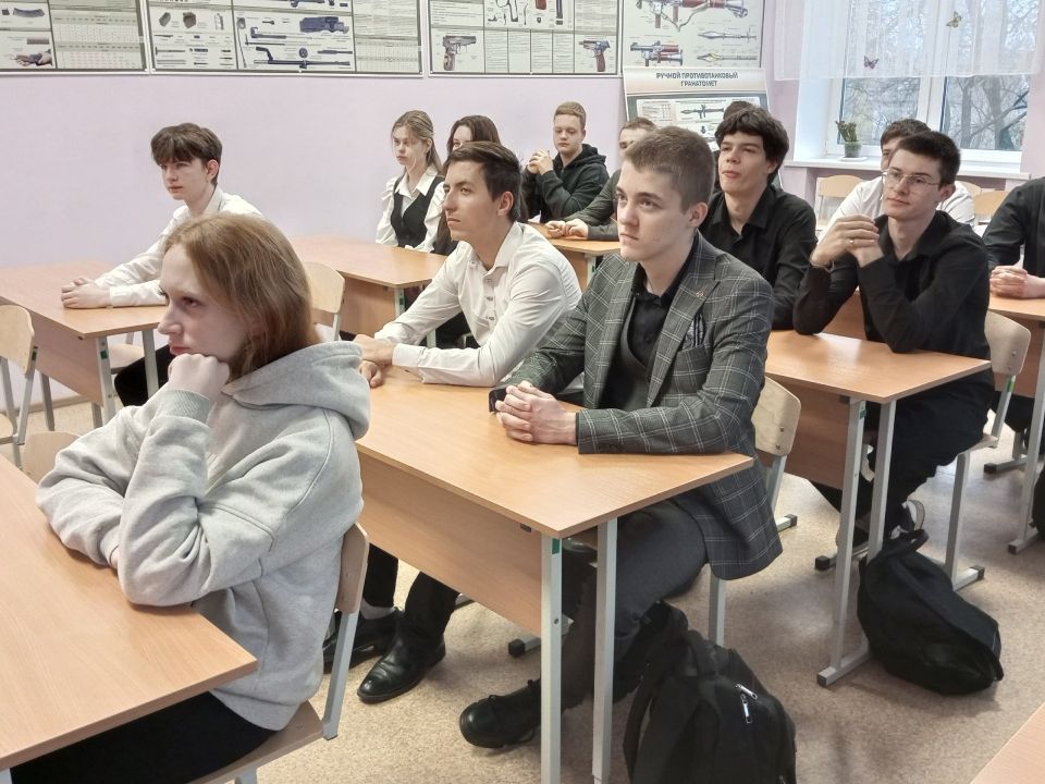 Библиотекари центральной библиотеки провели для своих пользователей день истории «От воинской славы к единству народа», приуроченный к одной из важных дат в истории России – Дню народного единства