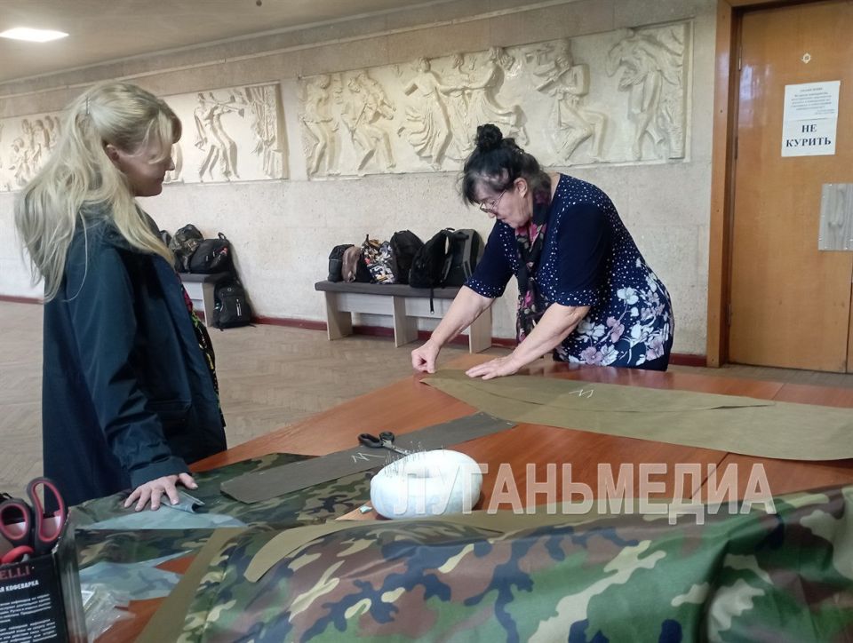 Сенатор РФ Дарья Лантратова посетила волонтерский пункт «Все для победы!» в Свердловске