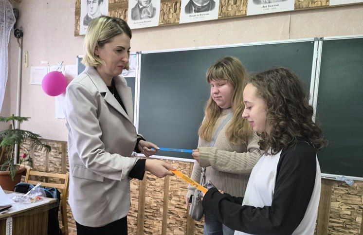 Школьникам Молодогвардейска провели профилактическую лекцию о правилах дорожного движения