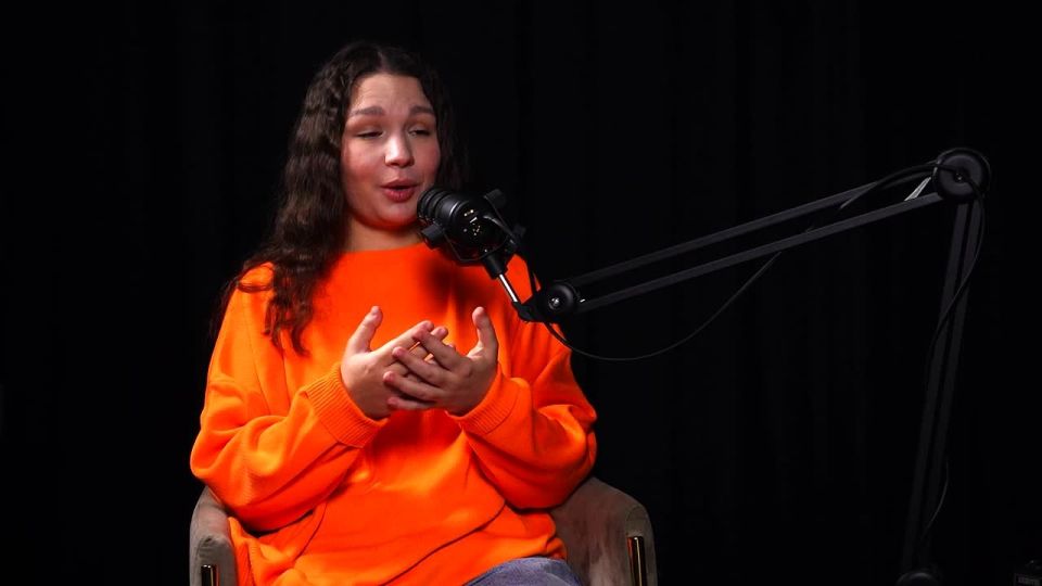   :  ?      ?    ,      ?