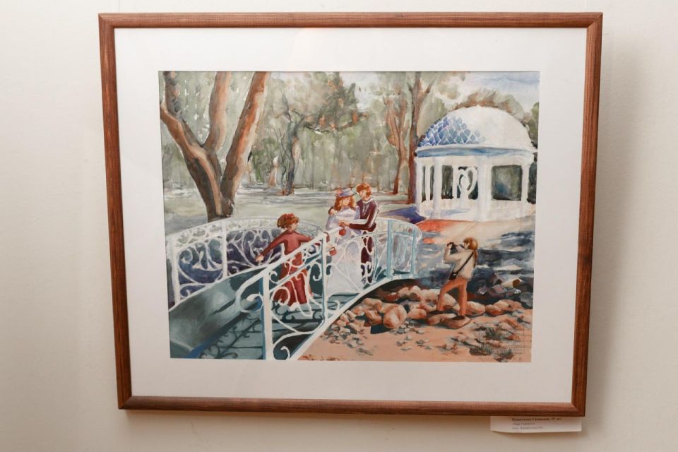 В Луганске открылась выставка, посвящённая 80-летию Луганской детской художественной школы