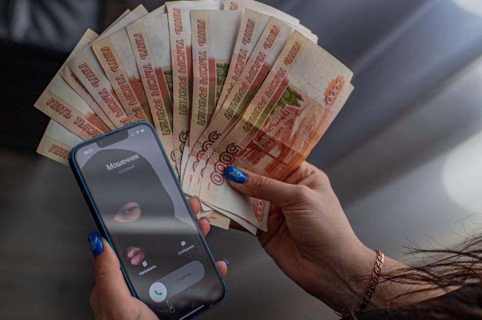 Стахановская пенсионерка перешла на другую сторону и сама стала мошенником