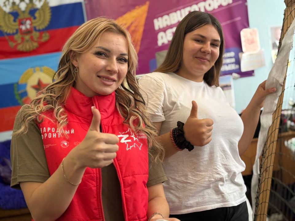 "Патриот" в деле: Брянконковские школьники плетут защиту для наших бойцов!