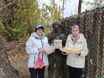 Рубежанские единороссы передали свежую выпечку военнослужащим ко Дню народного единства