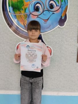 Воспитанница творческого объединения, "Любители декоративных животных,, Ровеньковского детского экологического центра, Алиса Бабичева одержала блестящую победу на Всероссийской олимпиаде, "Экология человека и экологическое...