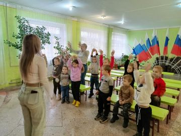 В Доме культуры им. Ленина пгт Новодарьевка прошла литературная викторина «В стране сказок» для воспитанников детского сада «Солнышко»