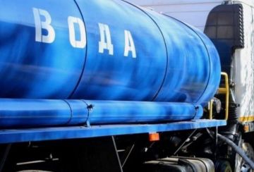 Подвоз воды. Администрацией Антрацитовского муниципального округа совместно с Антрацитовским департаментом ГУП ЛНР "Лугансквода", а также предпринимателями округа продолжается подвоз воды населению