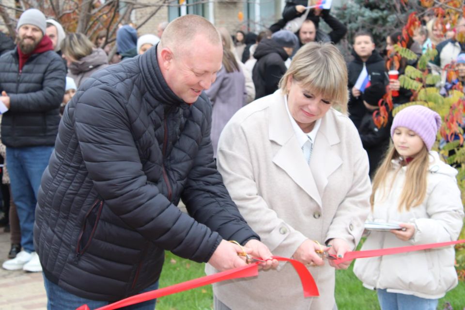 В Белокуракинском муниципальном округе состоялось открытие новой детской площадки, созданной в рамках проекта «Формирование комфортной городской среды»