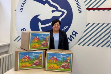 Исполнительный секретарь Ишимского районного местного отделения «Единой России» Наталья Малаховская передала подарки Краснодонской специальной (коррекционной) начальной школе-детскому саду