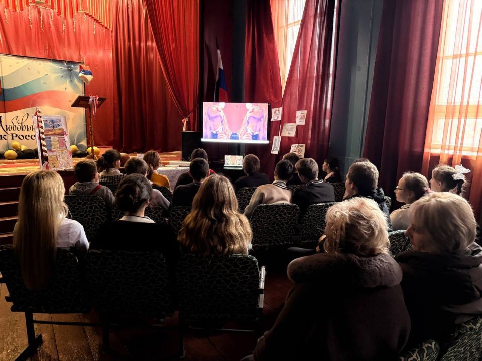 С целью расширения знаний о вреде курения, формирования негативного отношения к курению и снижения риска приобщения к этой вредной привычке несовершеннолетних в ДК им. Т. Г. Шевченко пгт Большекаменка прошел кинолекторий ...