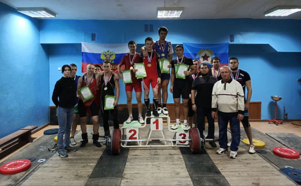 В Луганске прошел городской чемпионат по тяжелой атлетике