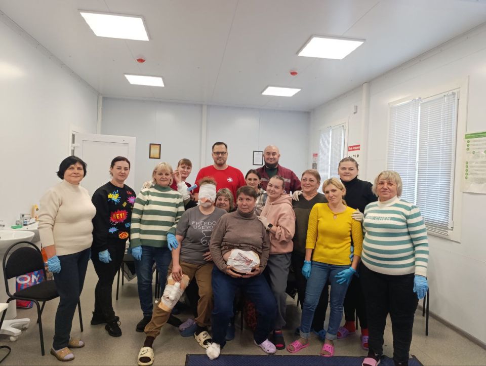 Инструкторы Школы медицины катастроф г. Ровеньки продолжают обучение медперсонала городской больницы правилам первой помощи