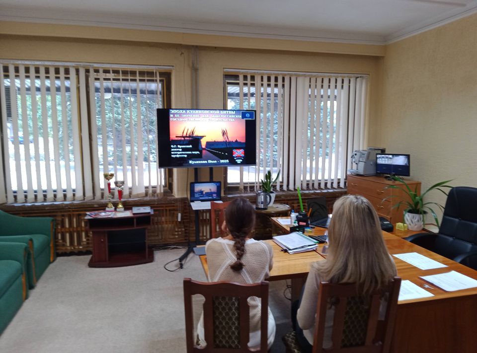 Сотрудники ДК им. Горького продолжают изучение программы курса лекций по «Истории и культуре Отечества», разработанную сотрудниками федеральных музеев и музеев-заповедников