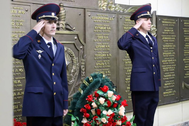 В региональном МВД почтили память погибших при исполнении долга сотрудников ведомства