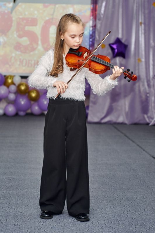 В ГБОУ ЛНР «Антрацитовский ясли-сад комбинированного вида №9 "Ласточка" прошло торжественное мероприятие по случаю 50-летнего юбилея