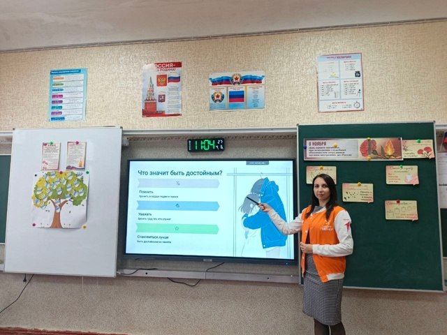 «Непридуманные герои»: В Брянковской специальной школе №1 почтили память павших сотрудников ОВД