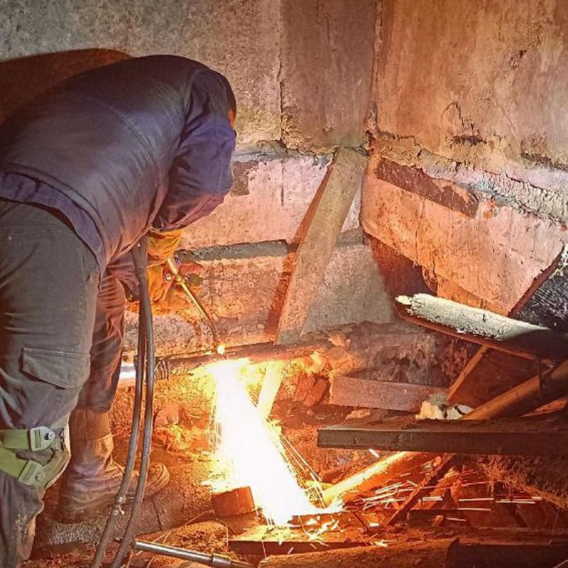 Андрей Губарев: Аварийная команда из шеф-региона продолжает помогать в запуске отопления в жилых домах