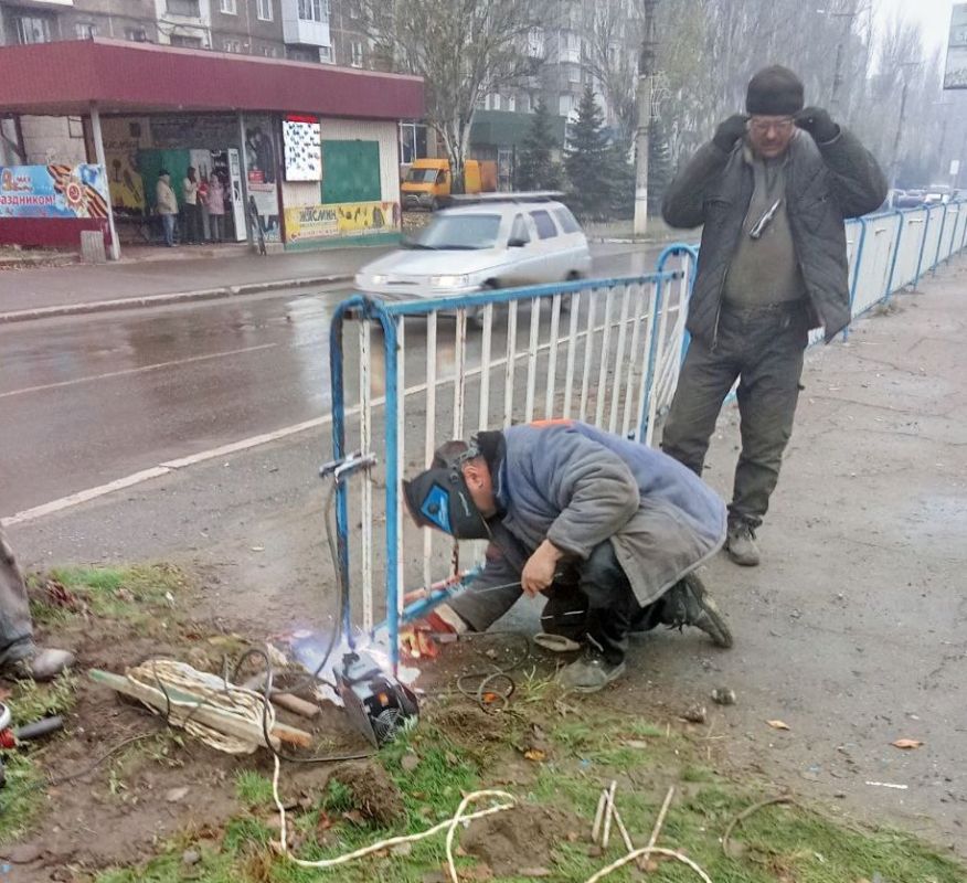 Коммунальные службы проводят работы на территории города