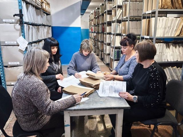 В архивном отделе управления организационно-документального обеспечения Администрации городского округа муниципальное образование городской округ город Кировск Луганской Народной Республики 10.11.2025 года с представителями...