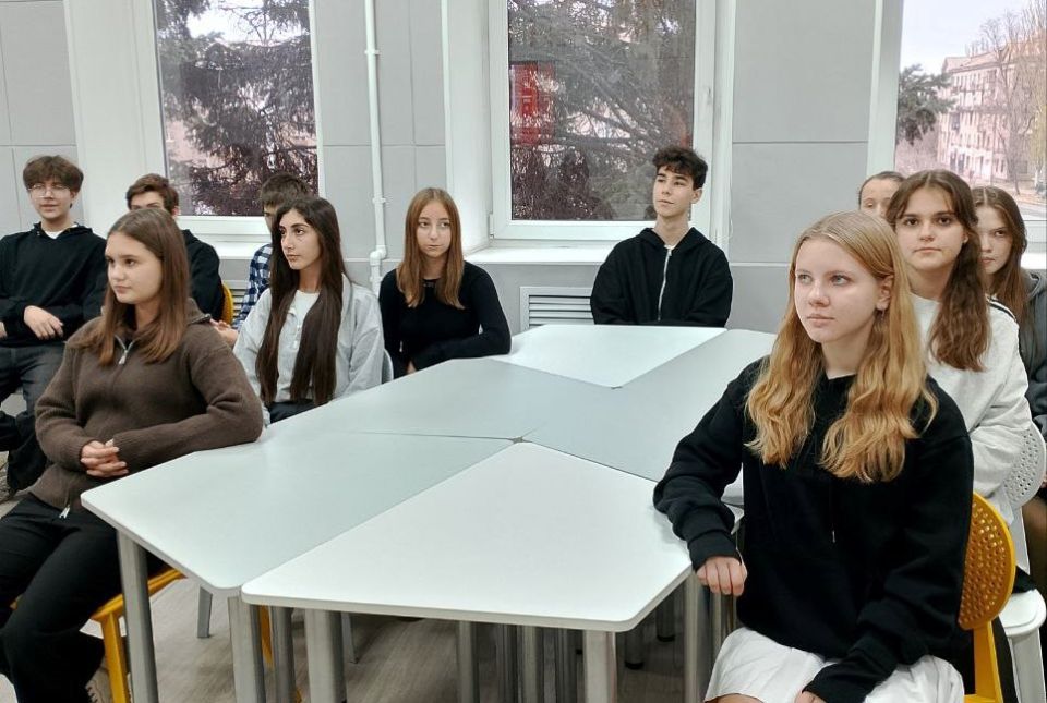 Для алчевских школьников провели час памяти, посвященный Дню окончания Первой мировой войны