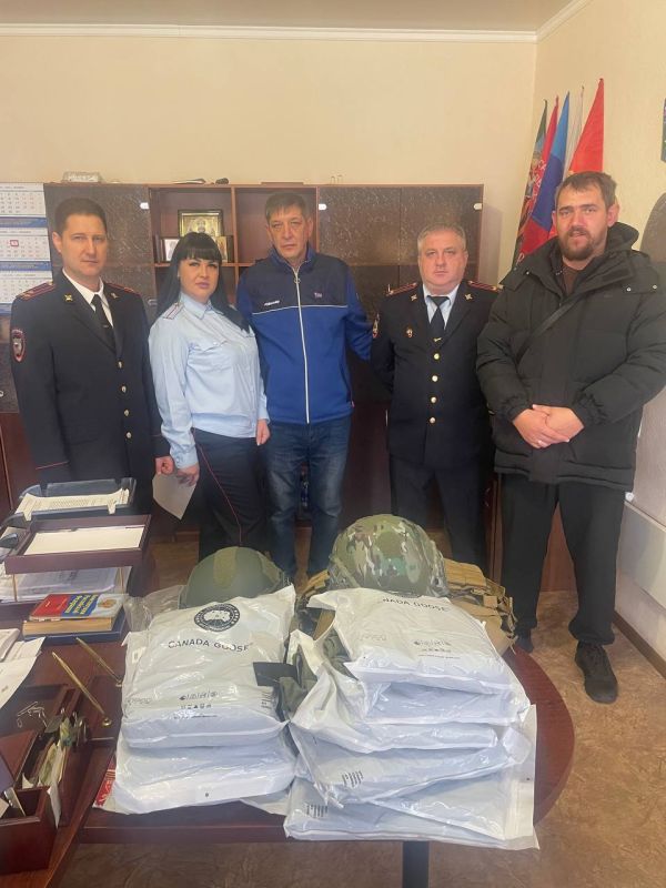 Единороссы поздравили сотрудников МВД с профессиональным праздником