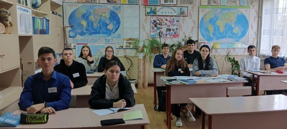 В Лутугинской школе №2 прошли уроки по финансовой грамотности в рамках всероссийской эстафеты «Мои финансы»