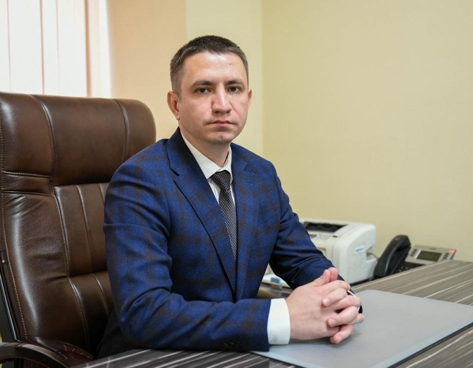 Министр экономического развития Хакасии поздравляет жителей ЛНР с Днём экономиста