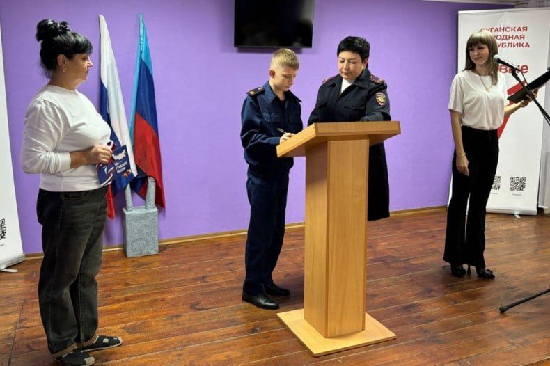 В Свердловском муниципальном округе состоялась торжественная церемония вручения паспортов