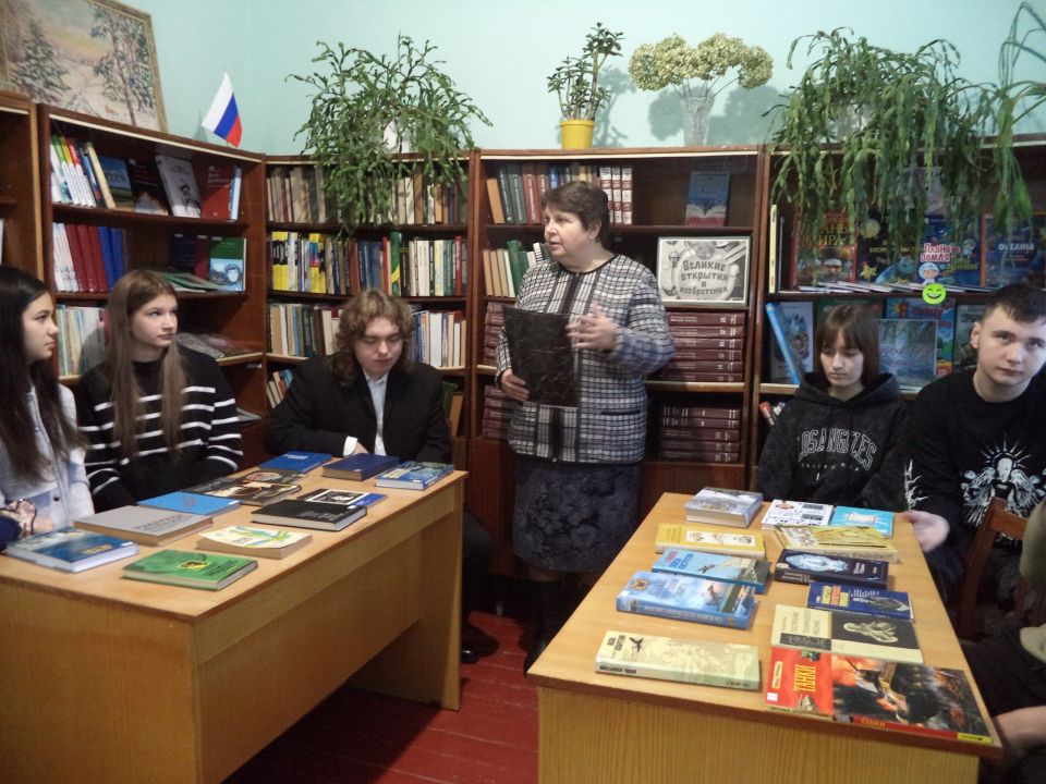 В библиотеку-филиал № 1 были приглашены молодые люди на час информации «По следам великих открытий», где они знакомились с великими научными достижениями и блистательными талантливыми учеными, чьи открытия нашли практическое...