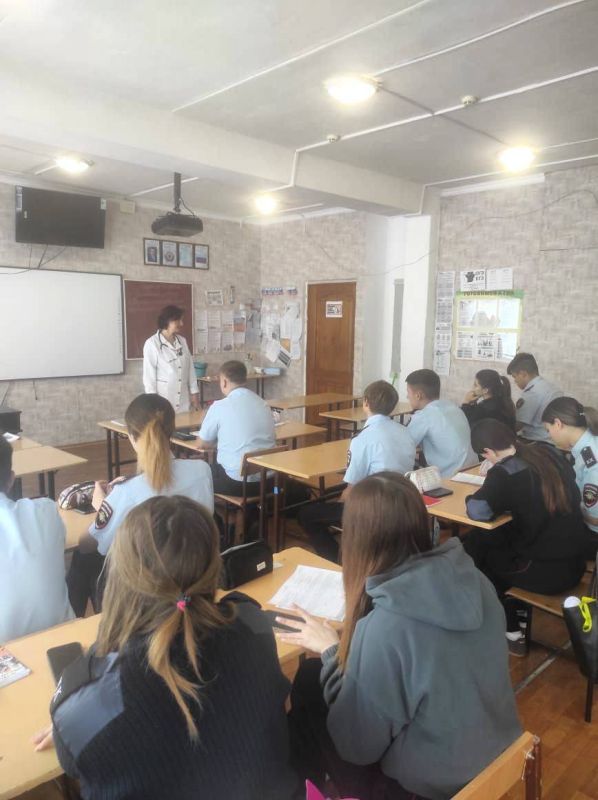 Педиатр Свердловской ЦГМБ провела профориентацию в Свердловской СШ № 6