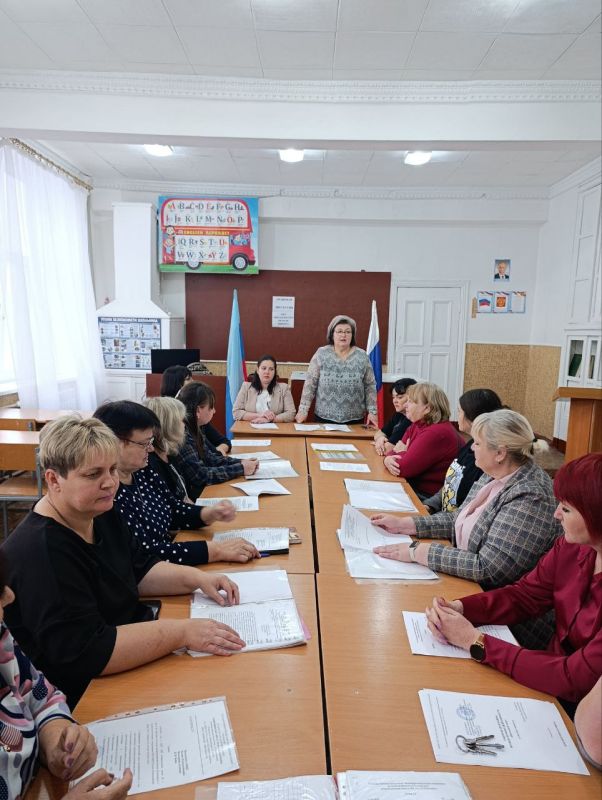 12.11.2025года в рамках общегородской акции «Забота» на базе Ровеньковской школы №2 им. А.В. Хоптенко состоялись семинар-практикум с педагогическими работниками и родителями на тему «Ребенок в правовом поле» и правовая...