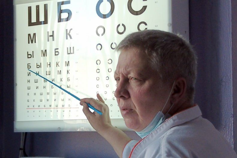 Офтальмолог из Красноярского края осмотрела двух свердловских детей