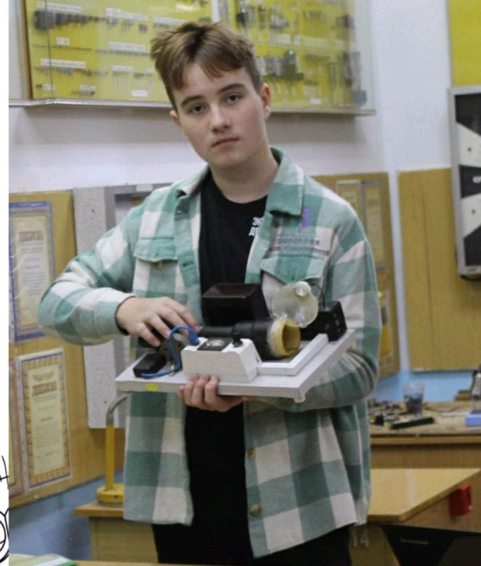 Талантливые ученики Брянковской специализированная школы №1 и Брянковской ГСЮТ Осадчук Николай и Осадчук Александр, одержали блестящую победу во Всероссийском конкурсе «Я гражданин России»!