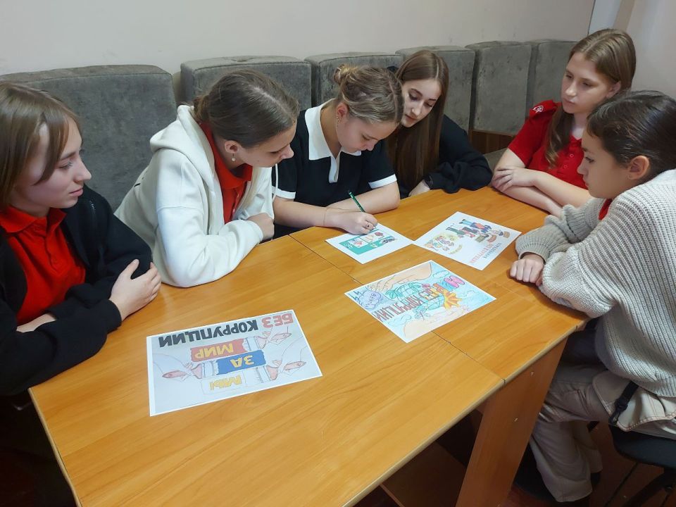 В рамках мероприятий, приуроченных Международному дню борьбы с коррупцией в Доме культуры им. Горького пгт Ясеновский была проведена викторина «Скажи коррупции нет»