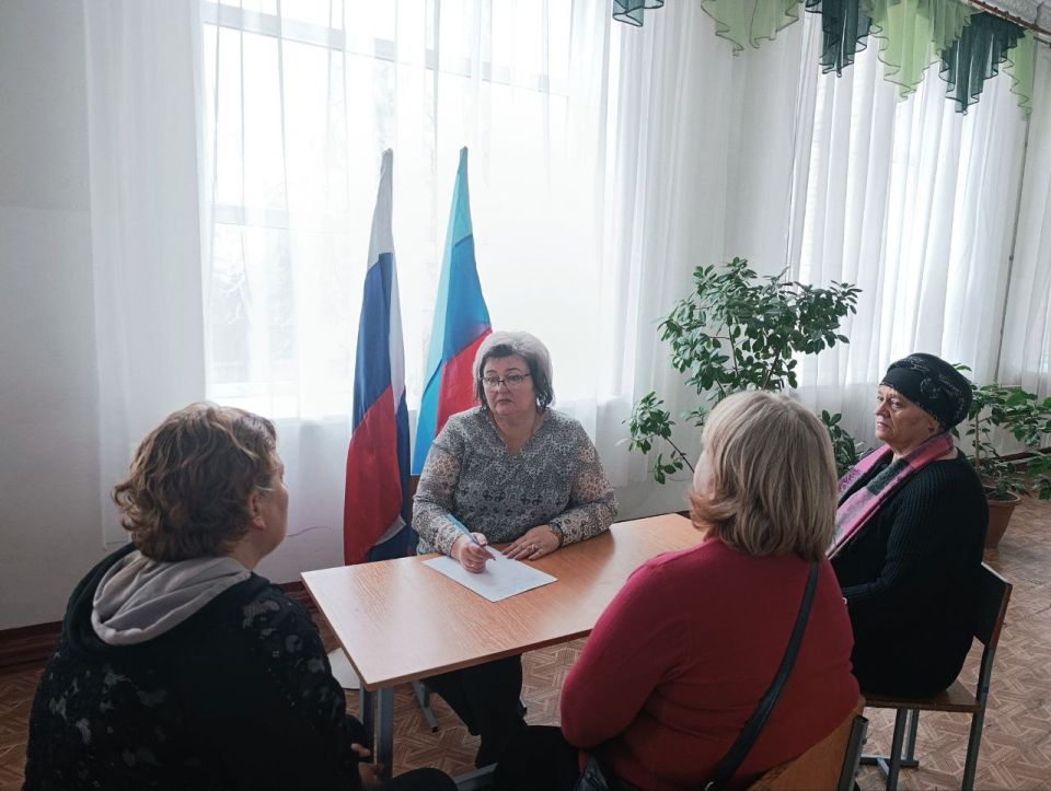 12.11.2025 года начальник отдела по вопросам опеки, попечительства и патронажа Ирина Попова на базе Ровеньковской школы № 2 им.А.В. Хоптенко оказала индивидуальную правовую консультационную помощь по вопросам защиты прав и...